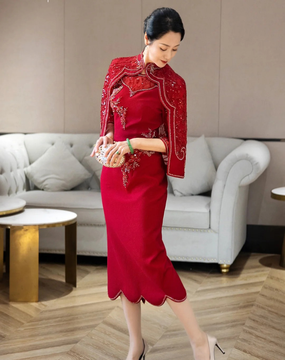 Vestido elegante para mãe dos noivos em estilo chinês, com bordado discreto
